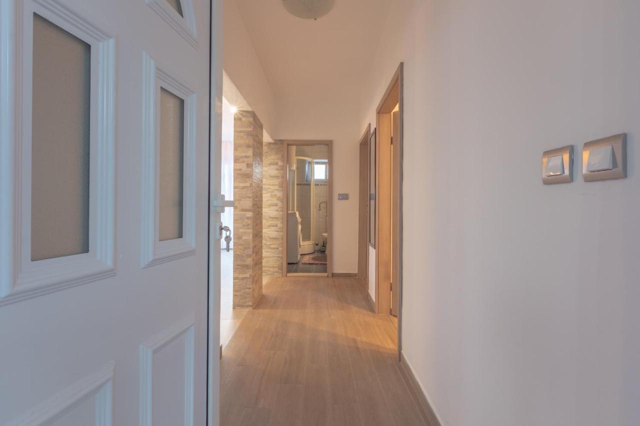 Holiday Home Insulam Mare Трогир Екстериор снимка