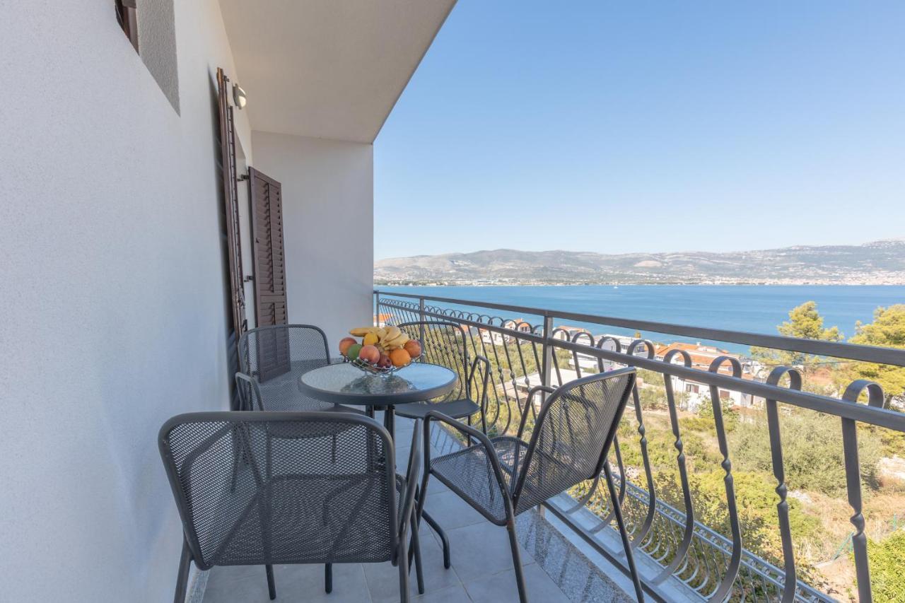Holiday Home Insulam Mare Трогир Екстериор снимка