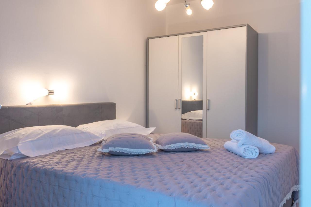 Holiday Home Insulam Mare Трогир Екстериор снимка