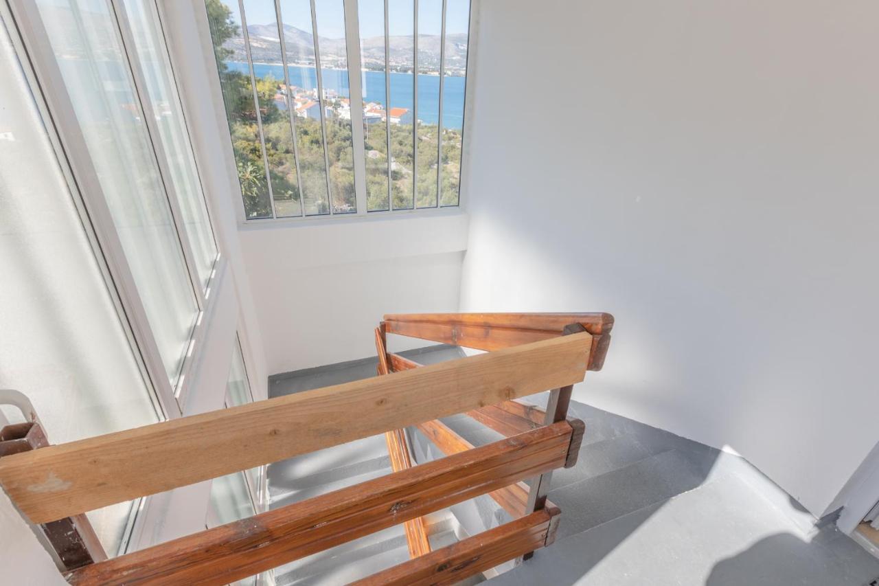 Holiday Home Insulam Mare Трогир Екстериор снимка