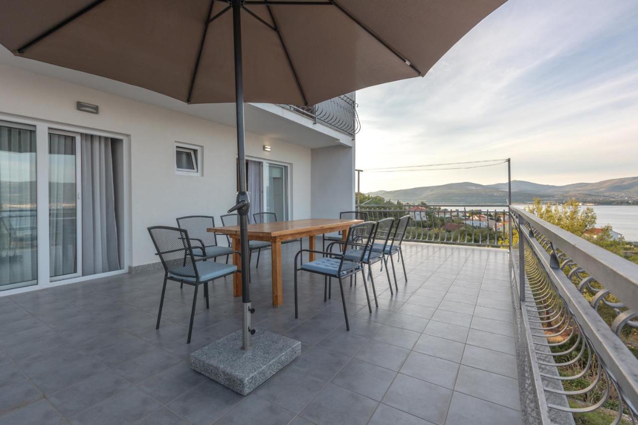 Holiday Home Insulam Mare Трогир Екстериор снимка