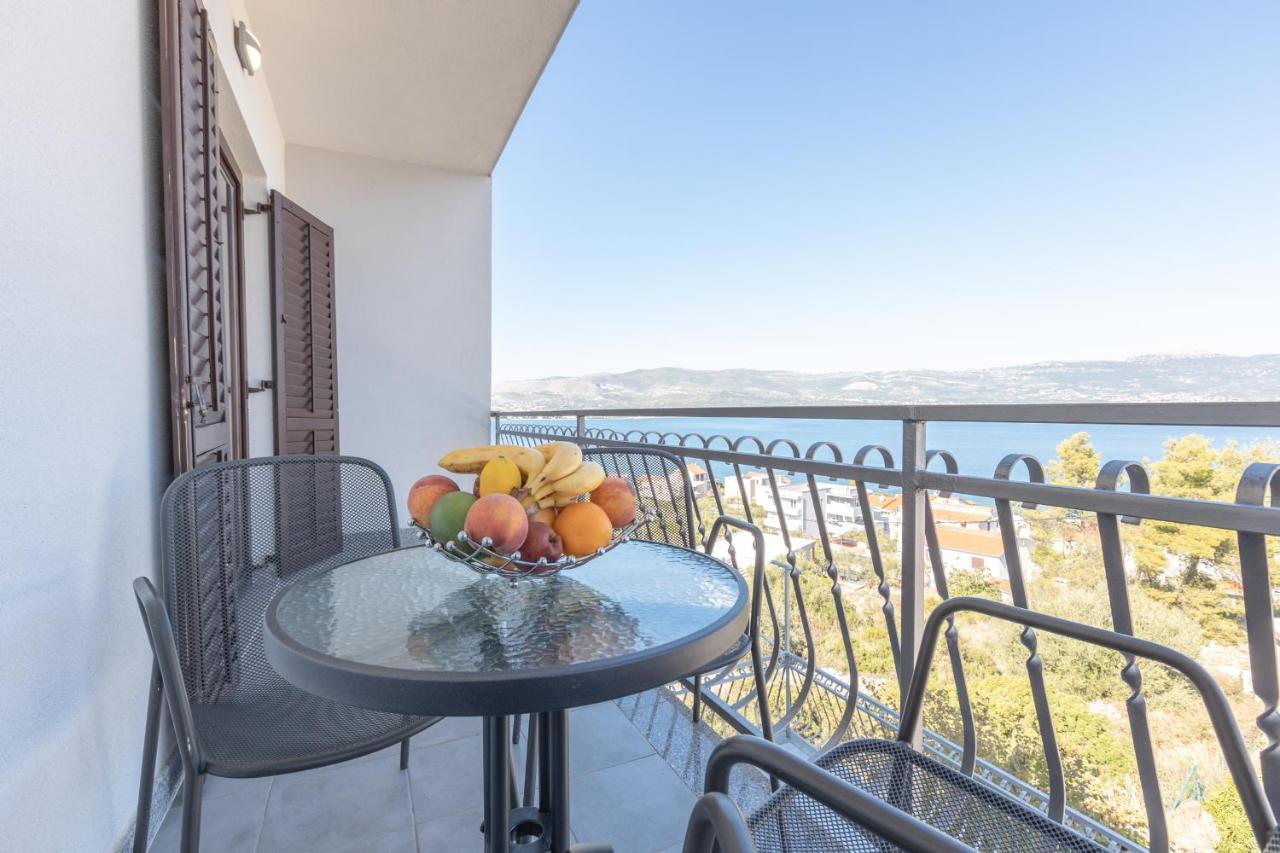 Holiday Home Insulam Mare Трогир Екстериор снимка