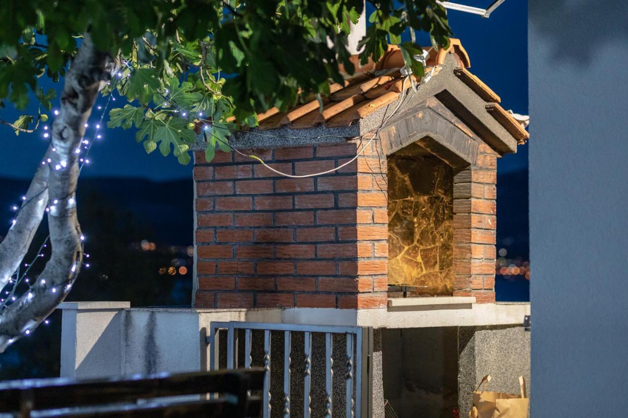 Holiday Home Insulam Mare Трогир Екстериор снимка