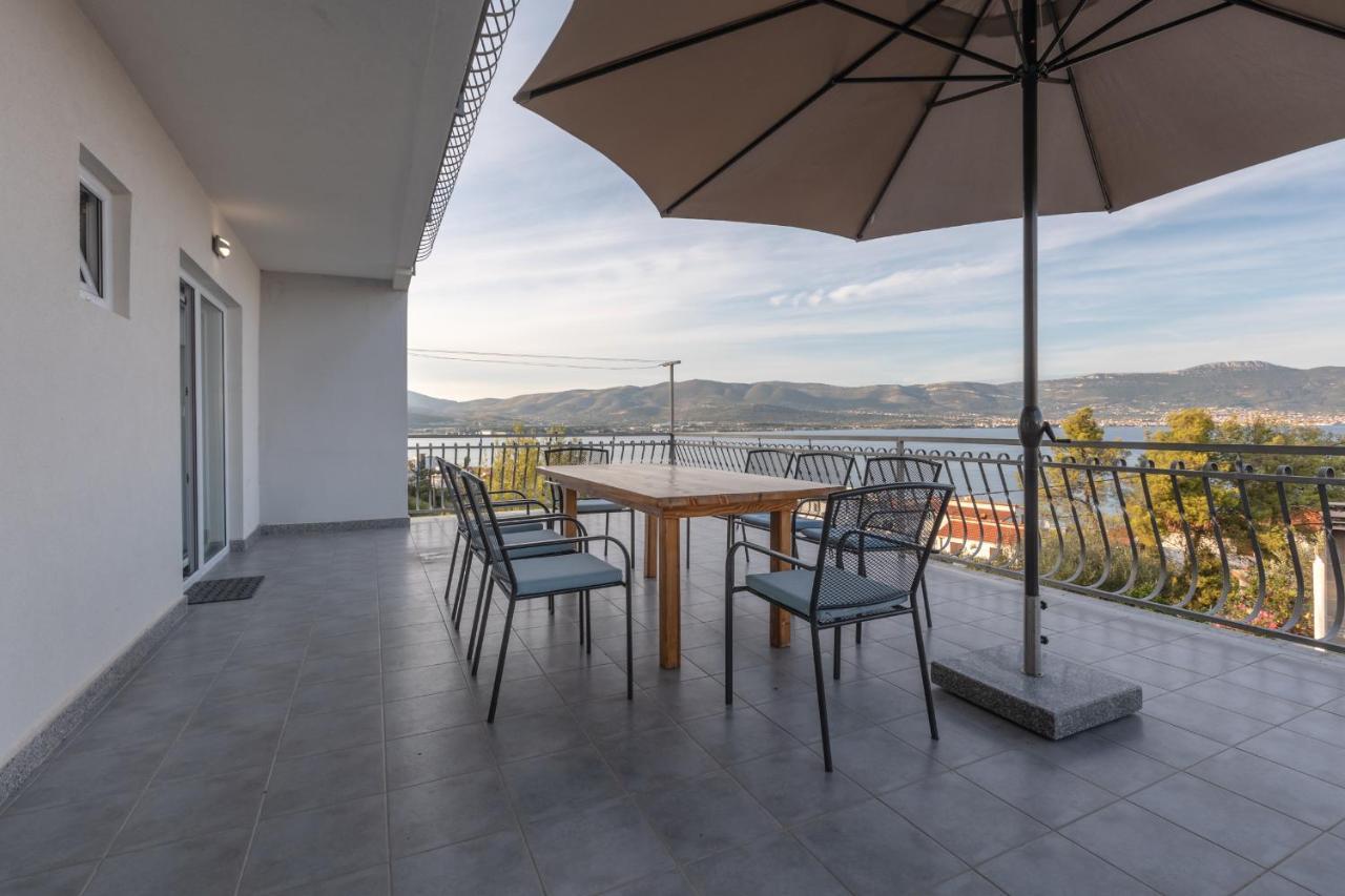 Holiday Home Insulam Mare Трогир Екстериор снимка